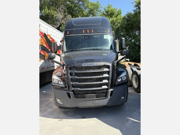 2022 Freightliner Cascadia 126 - 480,495 Miles