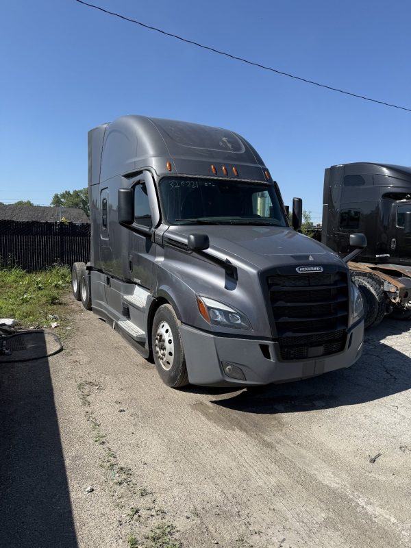 2022 Freightliner Cascadia 126 - 472,322 Miles