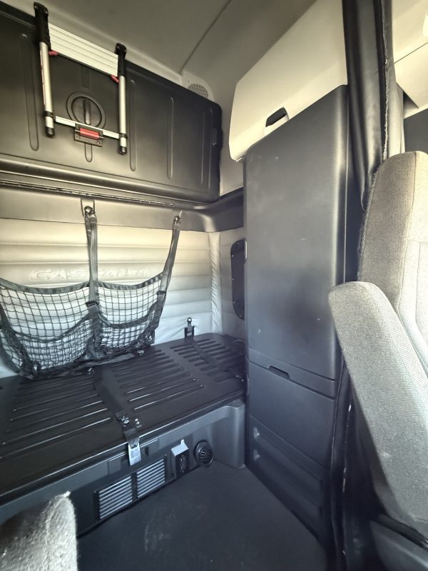 2022 Freightliner Cascadia 126 - 482,149 Miles - Image 10