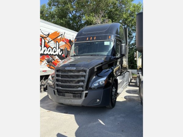 2022 Freightliner Cascadia 126 - 480,495 Miles - Image 2