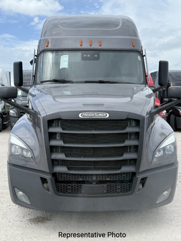 2022 Freightliner Cascadia 126 - 480,461 Miles - Image 2