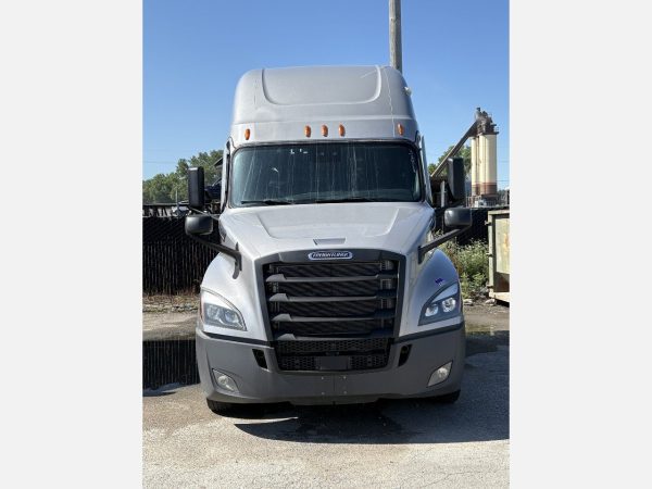 2022 Freightliner Cascadia 126 - 471,430 Miles - Image 2