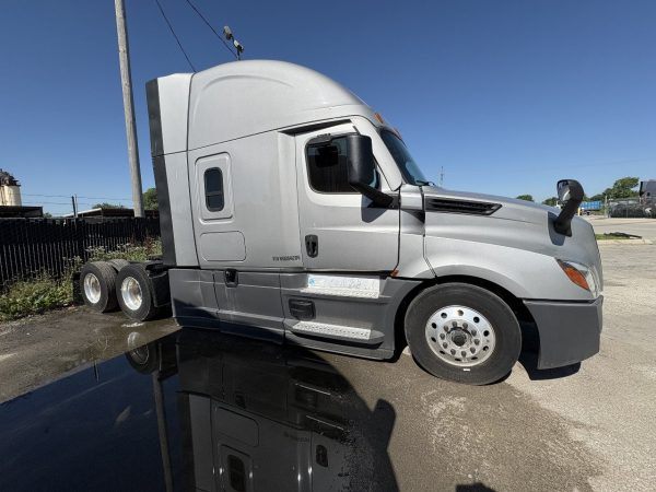2022 Freightliner Cascadia 126 - 471,430 Miles - Image 3