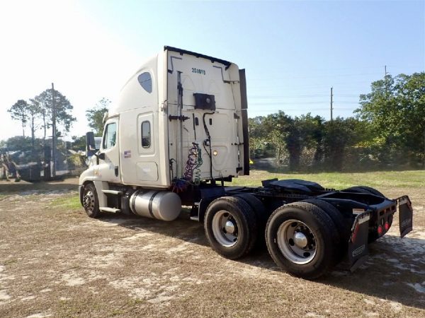 2020 FREIGHTLINER Cascadia - 319,417 Miles - Image 3