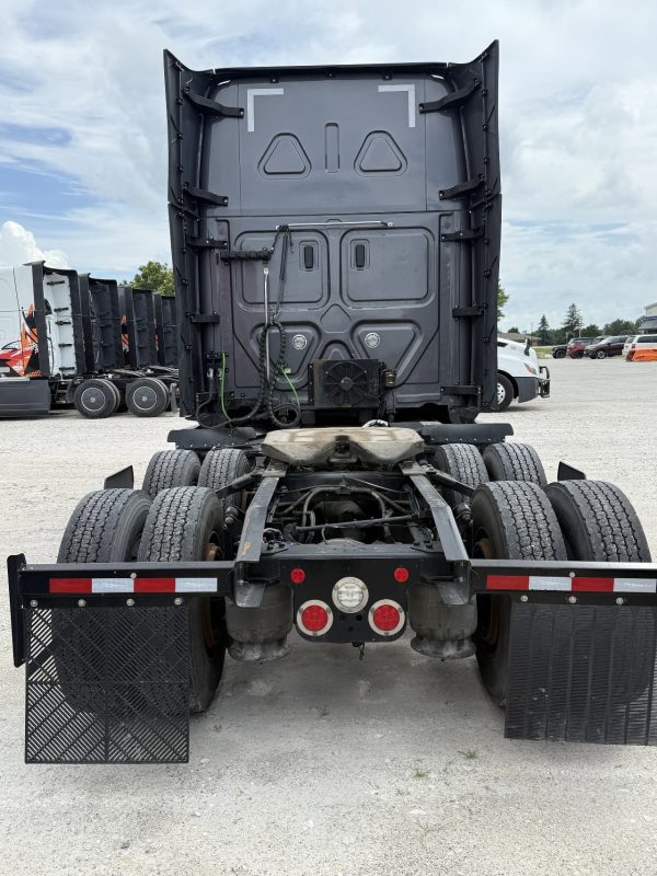 2022 Freightliner Cascadia 126 - 480,461 Miles - Image 4