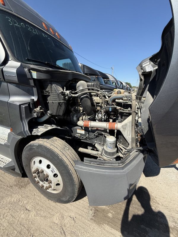 2022 Freightliner Cascadia 126 - 477,168 Miles - Image 4