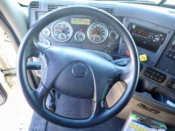 2020 FREIGHTLINER Cascadia - 319,417 Miles - Image 4
