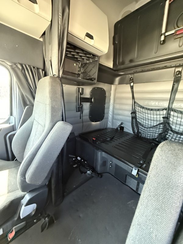 2022 Freightliner Cascadia 126 - 477,168 Miles - Image 5