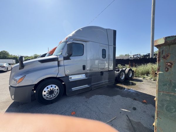 2022 Freightliner Cascadia 126 - 471,430 Miles - Image 5