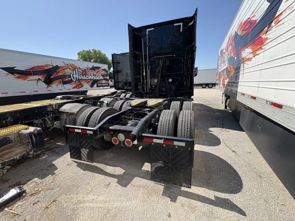 2022 Freightliner Cascadia 126 - 480,495 Miles - Image 6