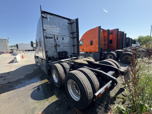 2022 Freightliner Cascadia 126 - 471,430 Miles - Image 6