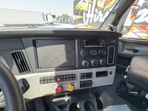 2022 Freightliner Cascadia 126 - 485,866 Miles - Image 7