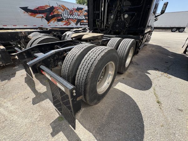 2022 Freightliner Cascadia 126 - 480,495 Miles - Image 7
