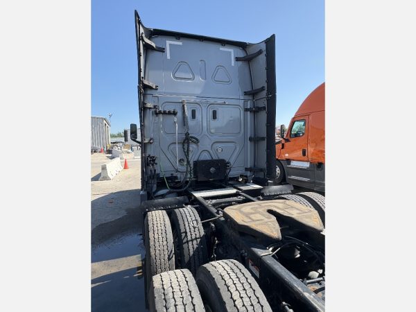 2022 Freightliner Cascadia 126 - 471,430 Miles - Image 7