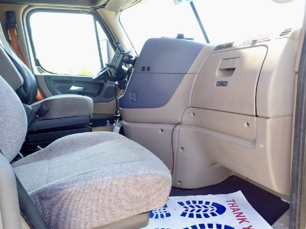 2020 FREIGHTLINER Cascadia - 428,343 Miles - Image 7