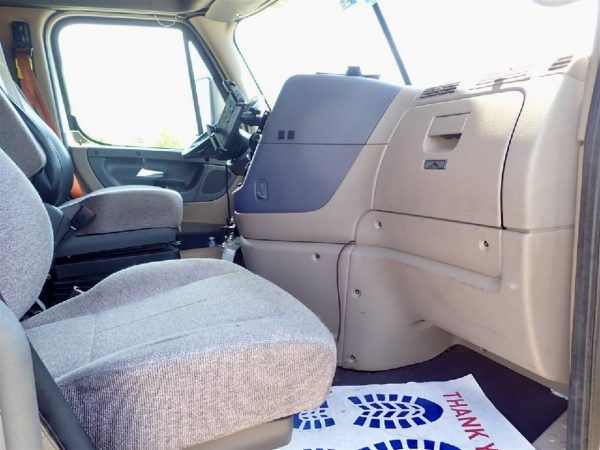2020 FREIGHTLINER Cascadia - 387,829 Miles - Image 7