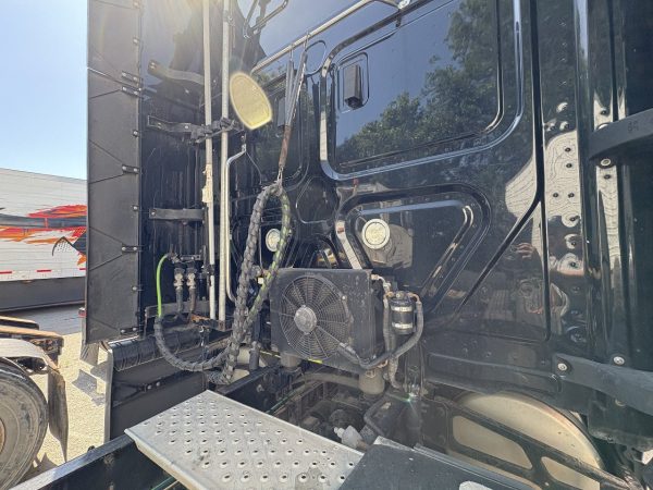 2022 Freightliner Cascadia 126 - 480,495 Miles - Image 8