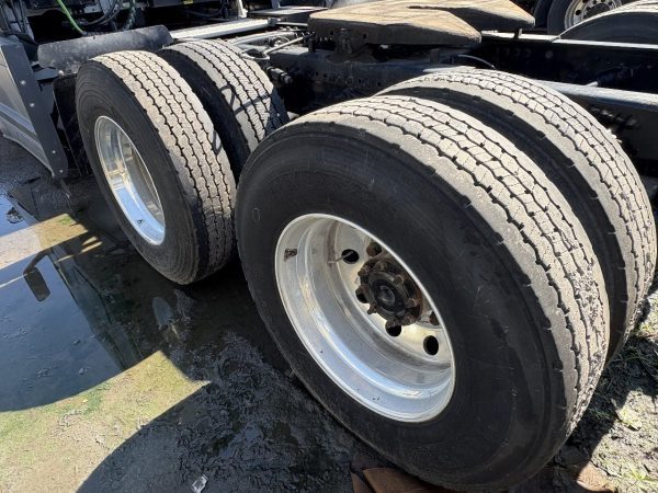 2022 Freightliner Cascadia 126 - 471,430 Miles - Image 8