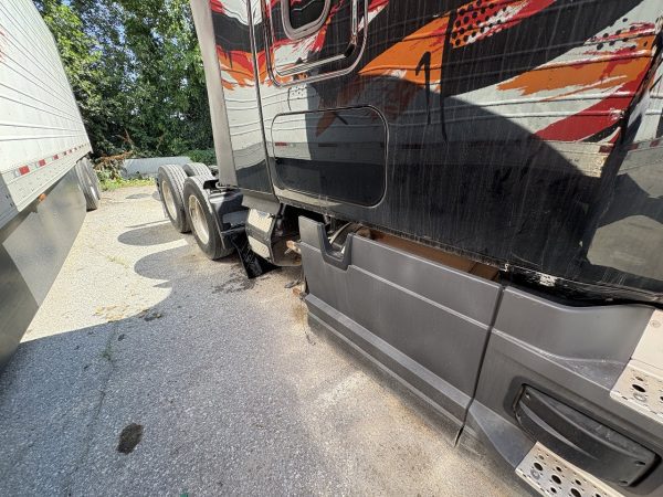 2022 Freightliner Cascadia 126 - 480,495 Miles - Image 9
