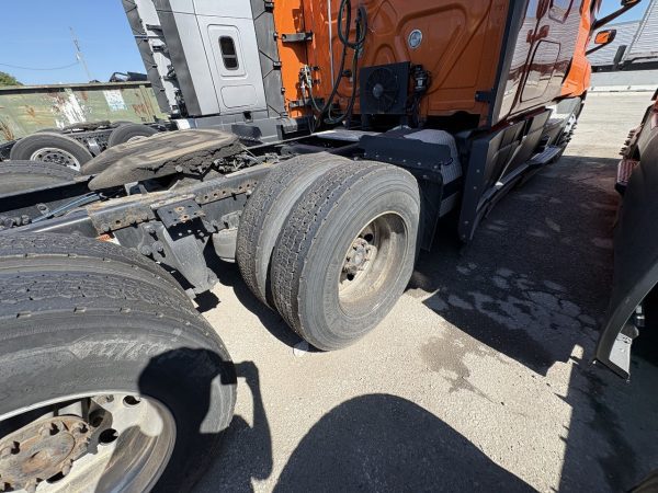 2022 Freightliner Cascadia 126 - 517,020 Miles - Image 10