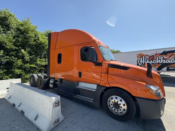 2022 Freightliner Cascadia 126 - 475,607 Miles - Image 5
