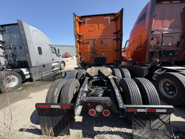 2022 Freightliner Cascadia 126 - 517,020 Miles - Image 6